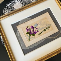 ●pg-60/1918年サイン入り 刺繍製すみれと小鳥、勿忘草のポストカード