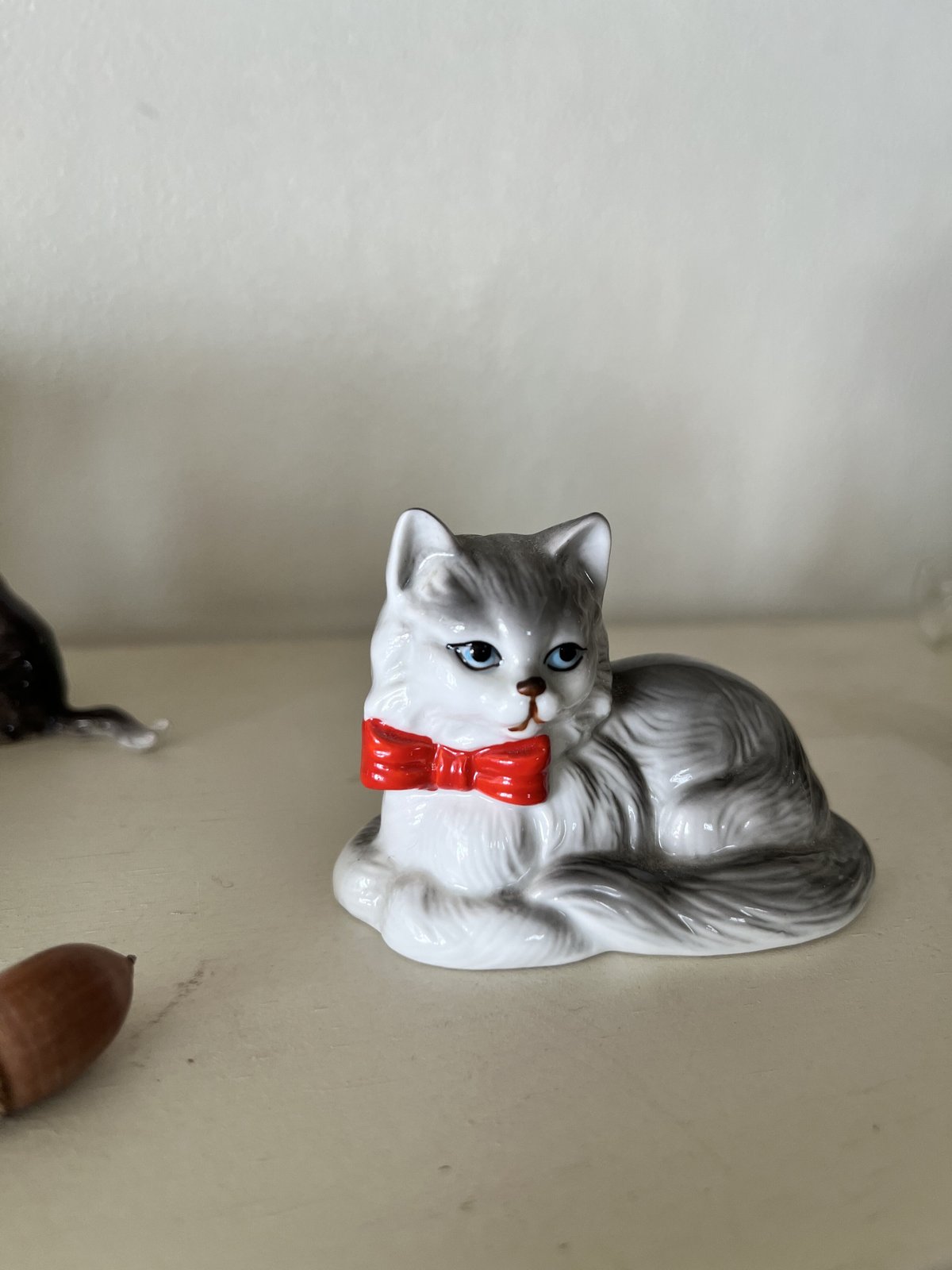 * antique cat ୨୧ * 小さな エメラルド色のリボンの 猫ちゃん antique cat ୨୧ * 小さな エメラルド色のリボンの 猫ちゃん antique