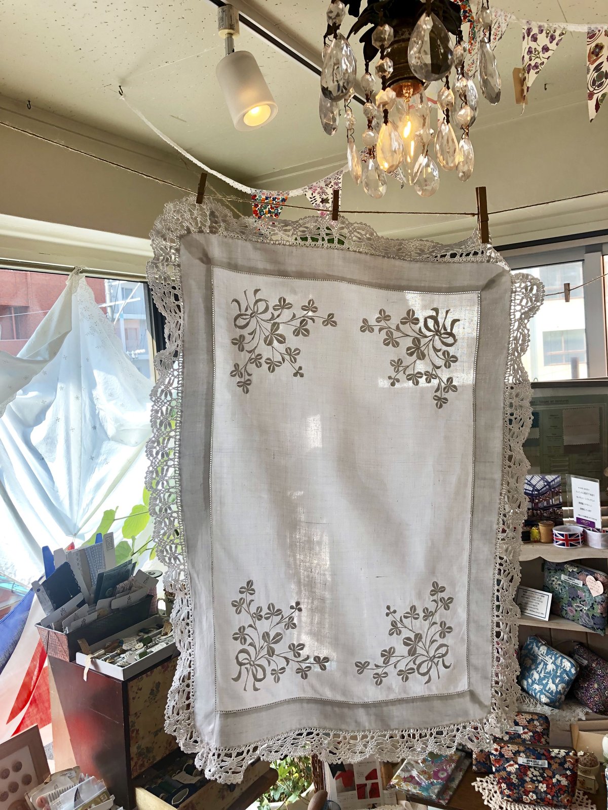 ○l-8/手刺繍 シャムロック（クローバー）とリボンのホワイトワークの