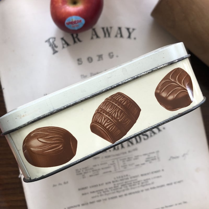 ○o-21/CADBURYS チョコレート缶 | PISKEY -イギリスのふるい ○o-21/CADBURYS チョコレート缶 | PISKEY -イギリスのふるい