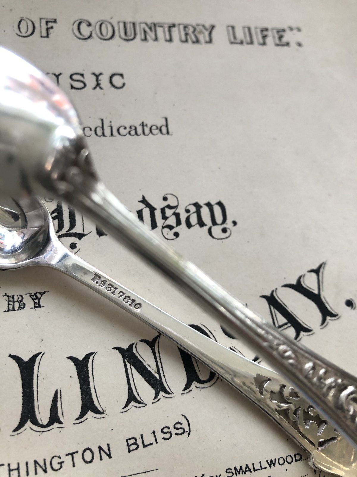 イギリス　純銀　シュガートング　ピアス（透かし）入り　1780年頃 ○s-39/1906年 シルバー製透かし模様のシュガートング | PISKEY