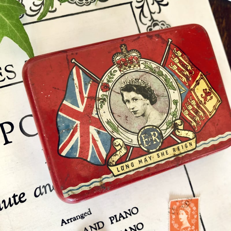 ○r-11/1953年 エリザベス女王戴冠記念のOXO缶 | PISKEY -イギリスの 