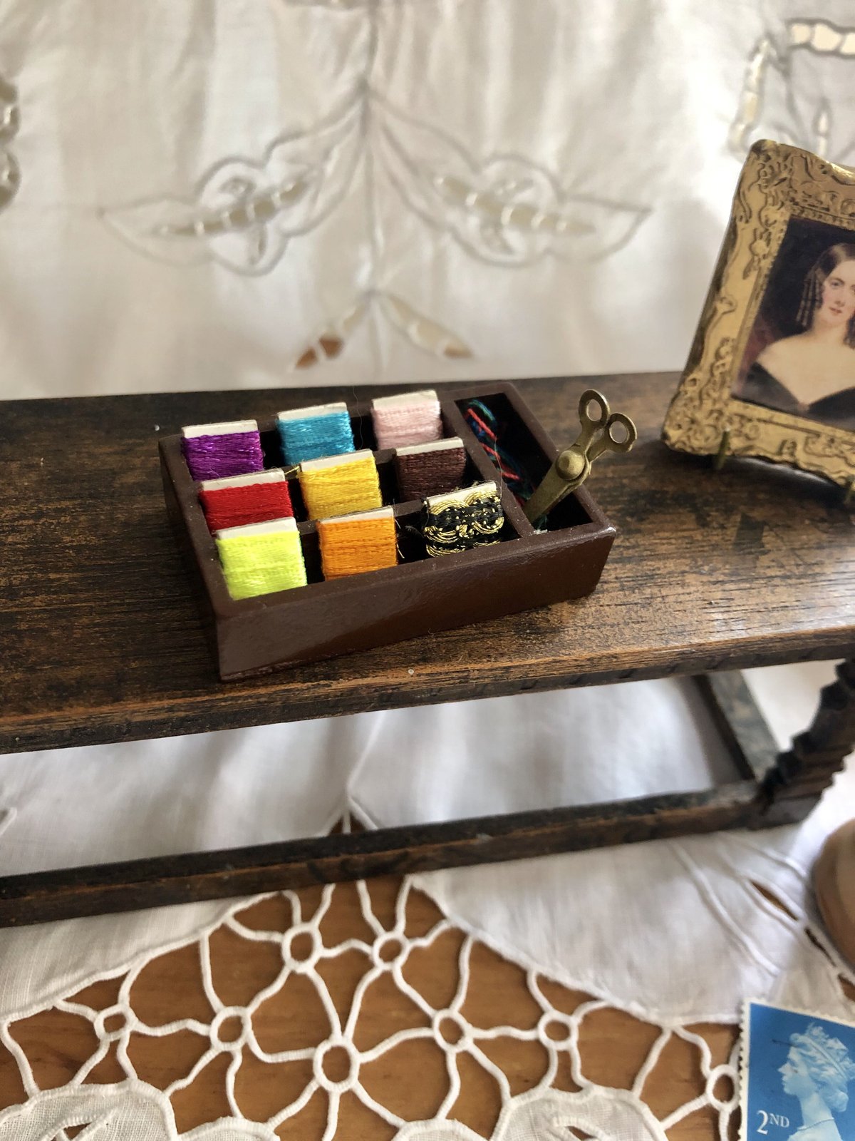 可愛い小さめイギリスアンティーク裁縫セットビスクドールのお持たせにも 可愛い小さめイギリスアンティーク裁縫セットビスクドールのお