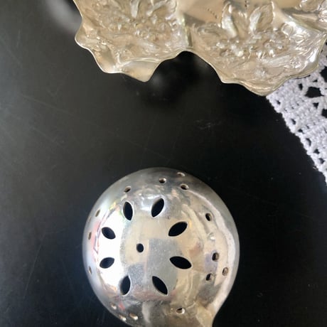 ●s-33/シルバープレート製お花のティーストレイナー