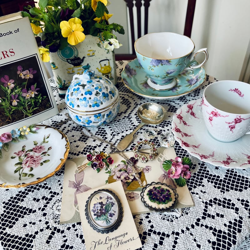 ○ab-458/プチポワン すみれの刺繍のブローチ | PISKEY -イギリスの