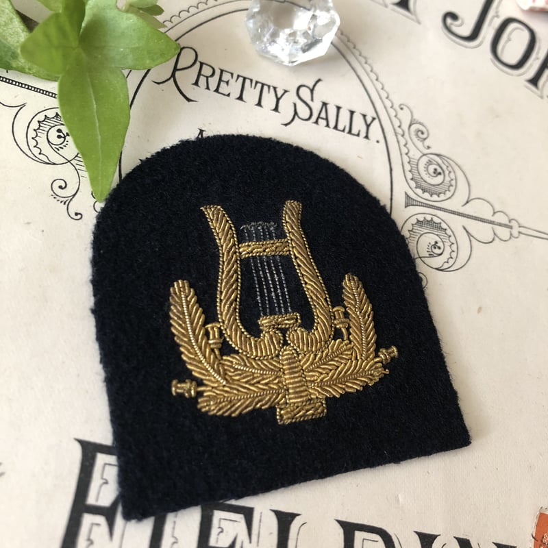 ○ab-147/金糸刺繍 ハープのエンブレム | PISKEY -イギリスのふるい