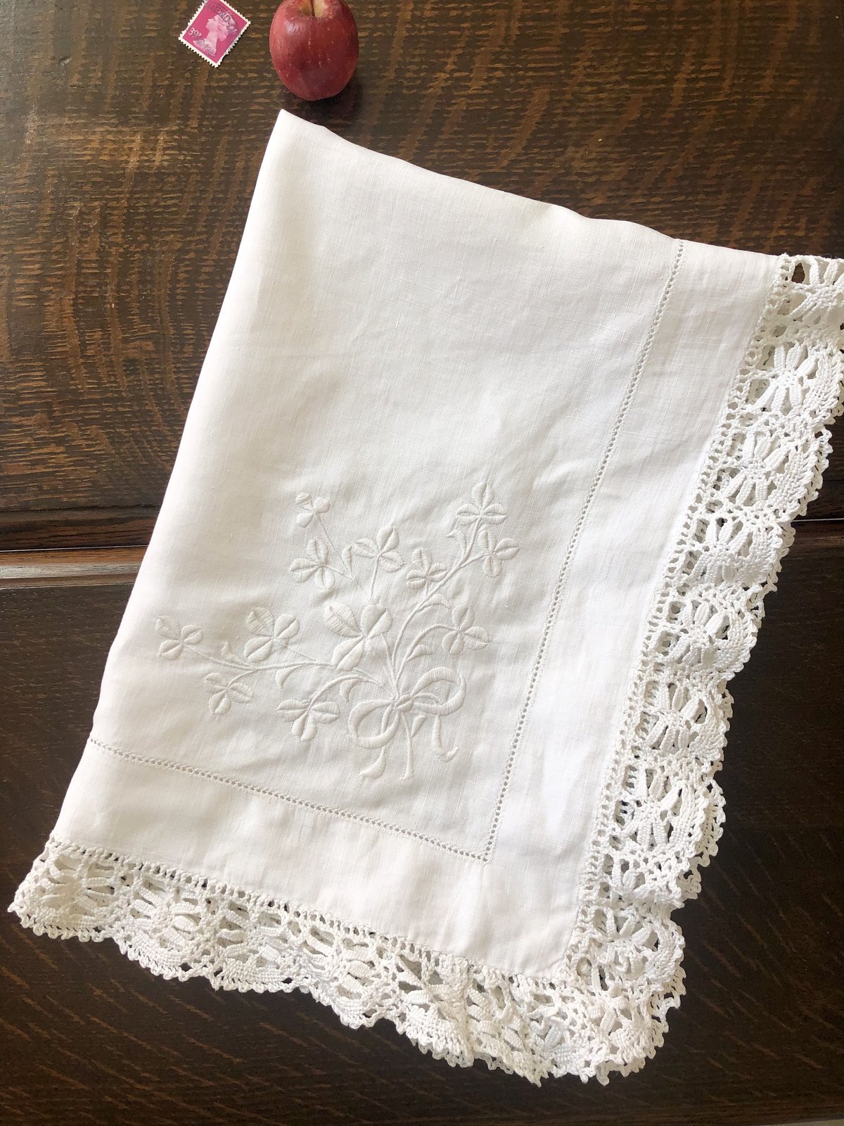 ○l-8/手刺繍 シャムロック（クローバー）とリボンのホワイトワークの