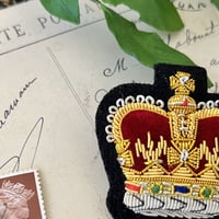 ●ab-173/金糸刺繍　英国王の王冠のエンブレム  B/ワッペン