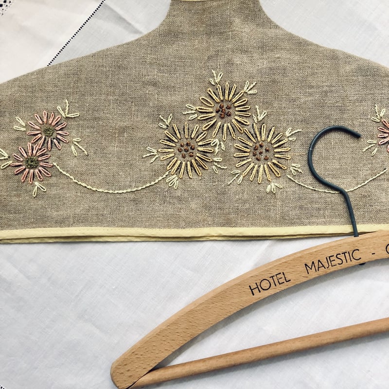 イギリス雑貨リネン手刺繍入りピアノトップカバー