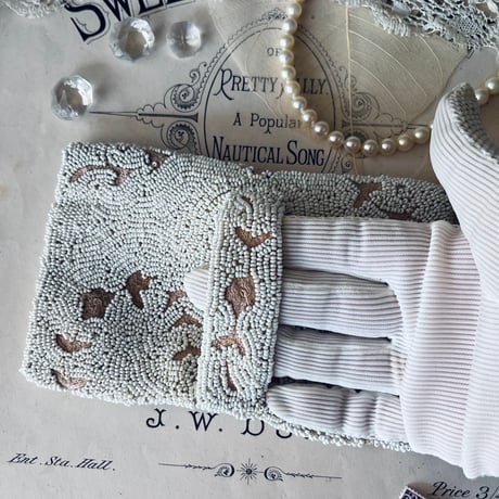 ●ｓ-96/マイクロビーズと刺繍のミニバッグ