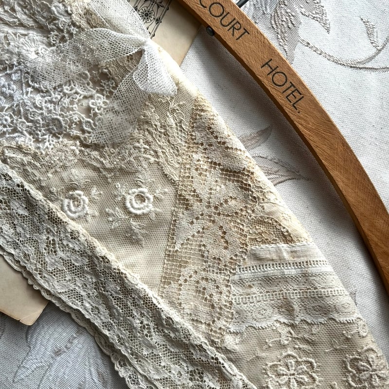 ○l-106/アンティークレースのハンガーカバー | PISKEY -イギリスの