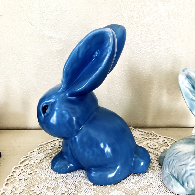 ○e-13/青いうさぎのフィギュア | PISKEY -イギリスのふるいもの