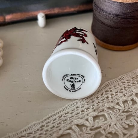 ●po75/磁器製 ウエールズドラゴンのシンブル