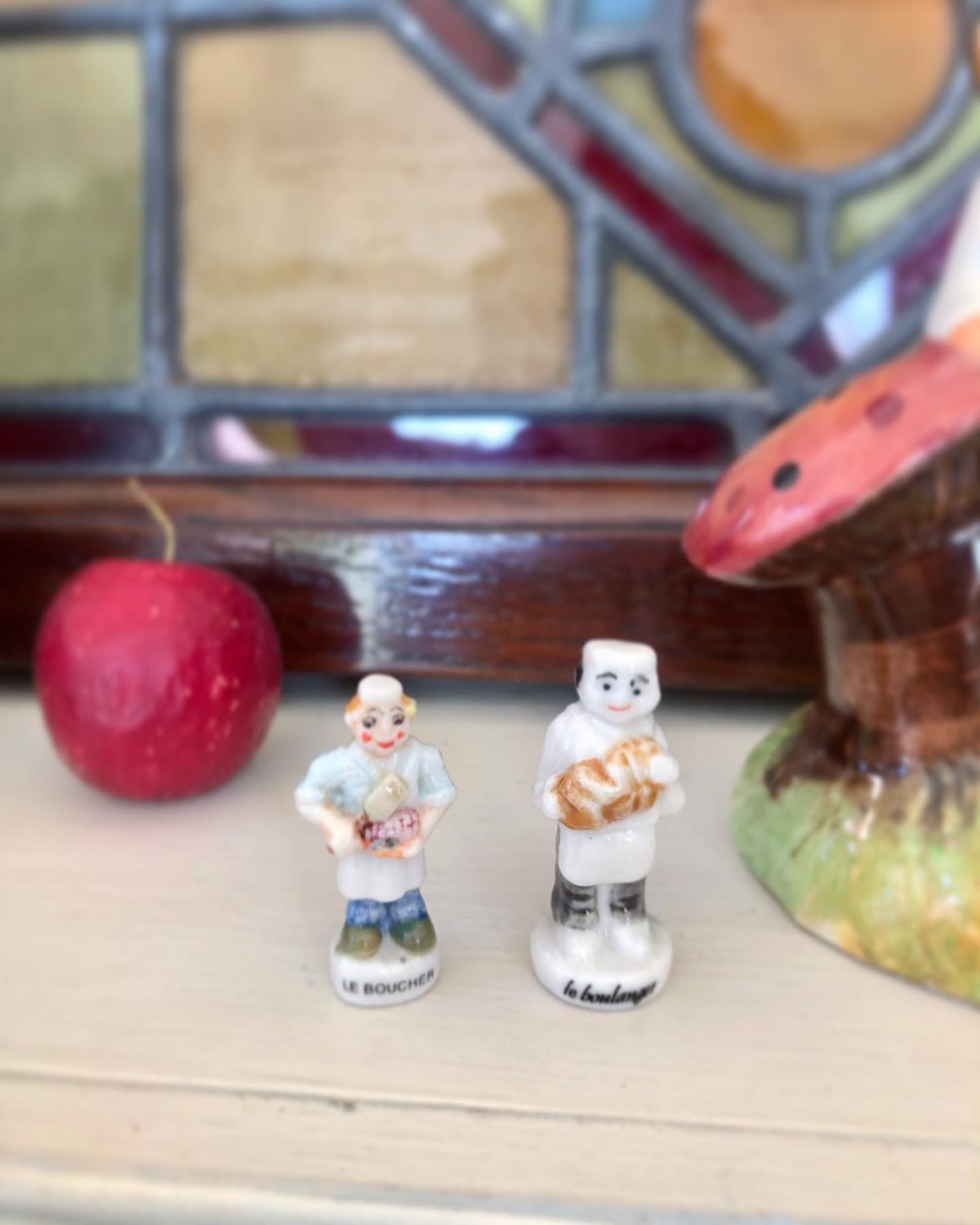 ○s-38/フランスの陶器フェーヴ パン屋さんとお肉屋さんセット