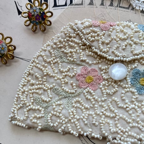 ●s-99/マイクロビーズと刺繍のミニバッグ