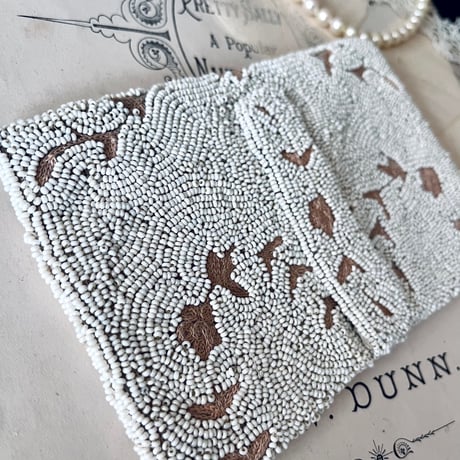 ●ｓ-96/マイクロビーズと刺繍のミニバッグ