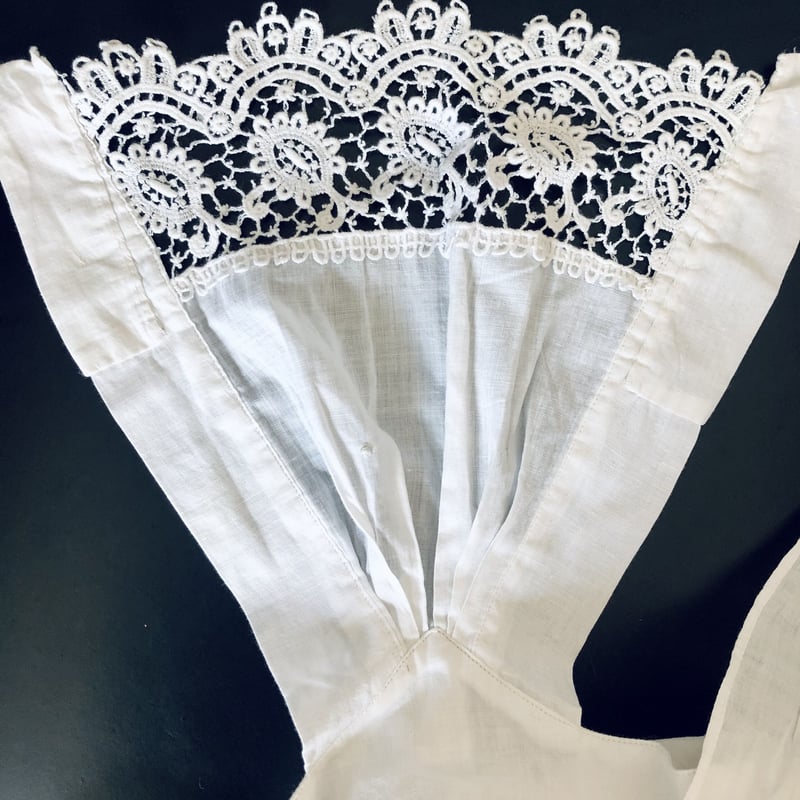 ○l-42/ボビンレース 胸当て付きエプロン | PISKEY -イギリスのふるい