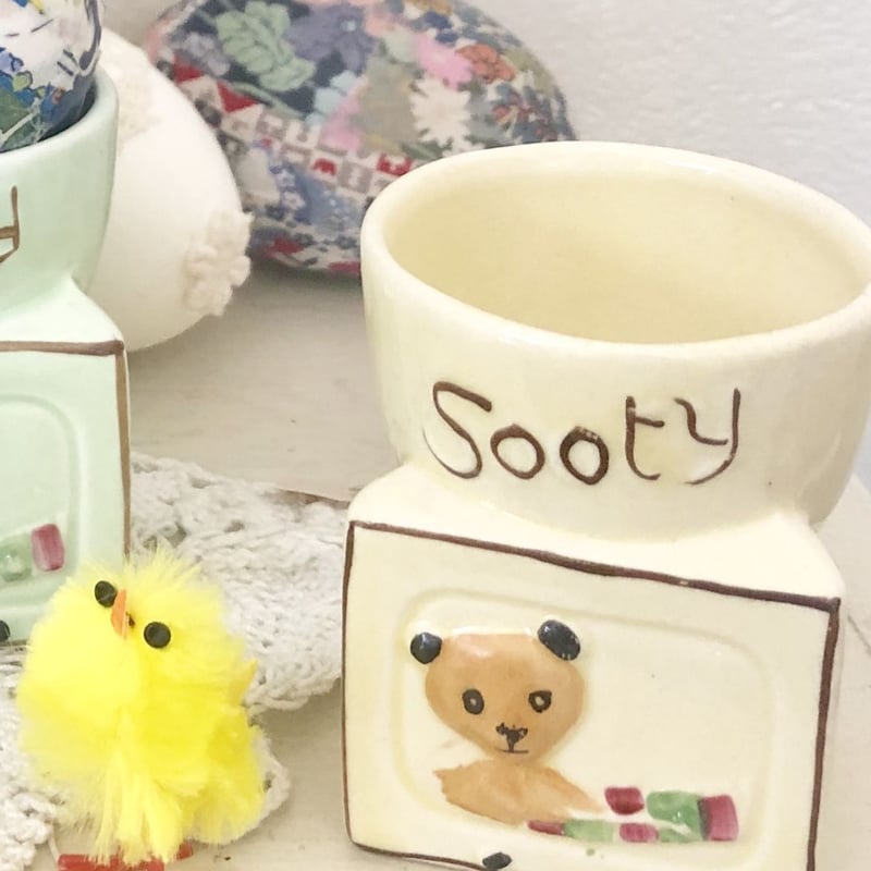 ○tb-6/Sooty スーティーのエッグカップ たまご色 | PISKEY -イギリス