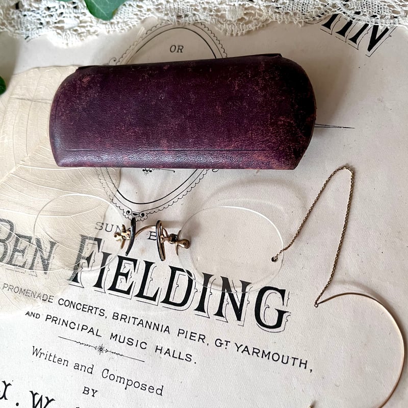 アンティーク　フィンチメガネ　鼻眼鏡　ケース付き アンティーク 1890－1900s Cブリッジ型 フィンチ眼鏡 / 鼻眼鏡