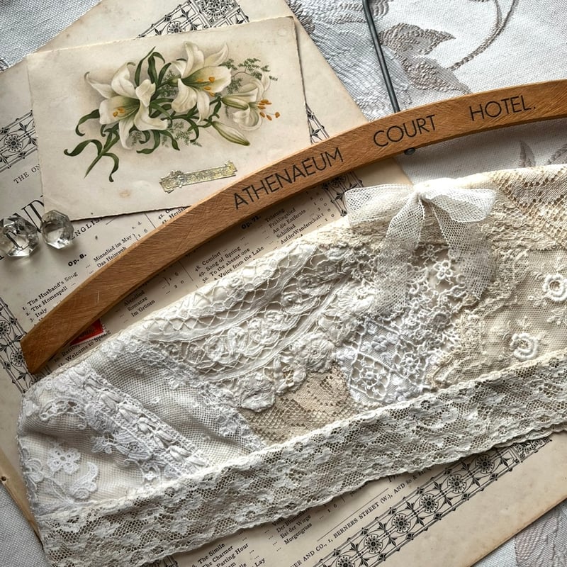 ○l-106/アンティークレースのハンガーカバー | PISKEY -イギリスの