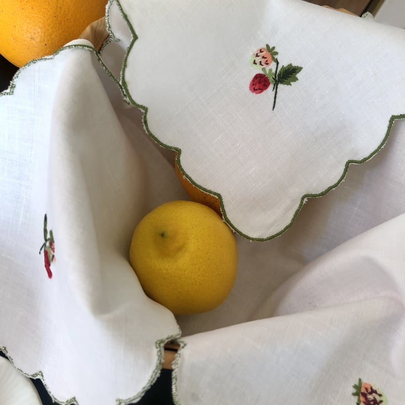 ○l-53/いちごの手刺繍のリネン/ブレッドウォーマー | PISKEY