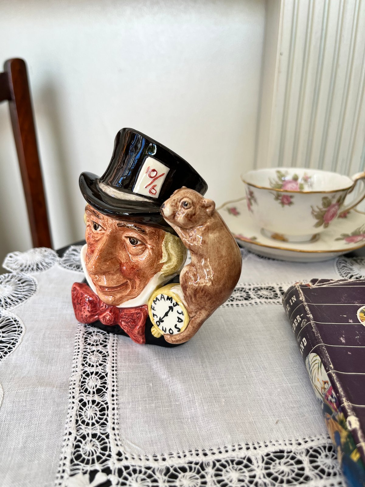 イギリスアンティークフェア　ロイヤルドルトン　トビージャグ ○po-146/1960年代 ロイヤルドルトン 「Mad Hatter」トビージャグ | PI