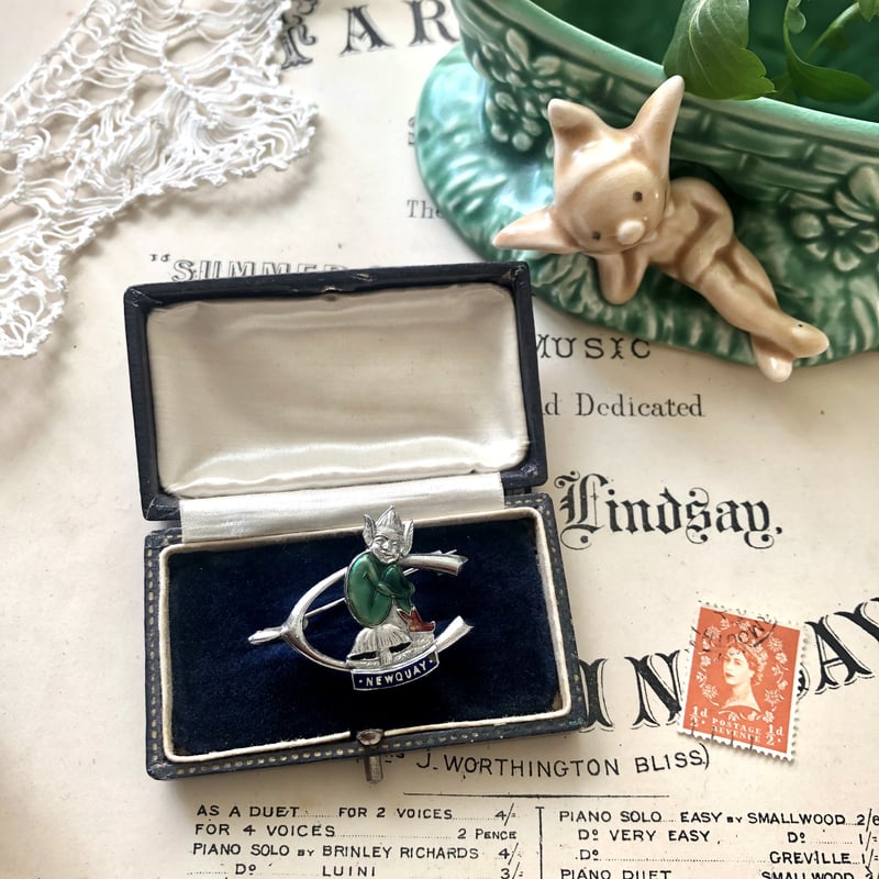 ○pa-3/ウィッシュボーンと妖精ピスキーのエナメルブローチ | PISKEY