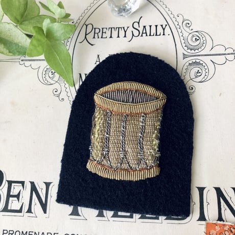 ●ab-148/金・銀糸刺繍　太鼓のエンブレム
