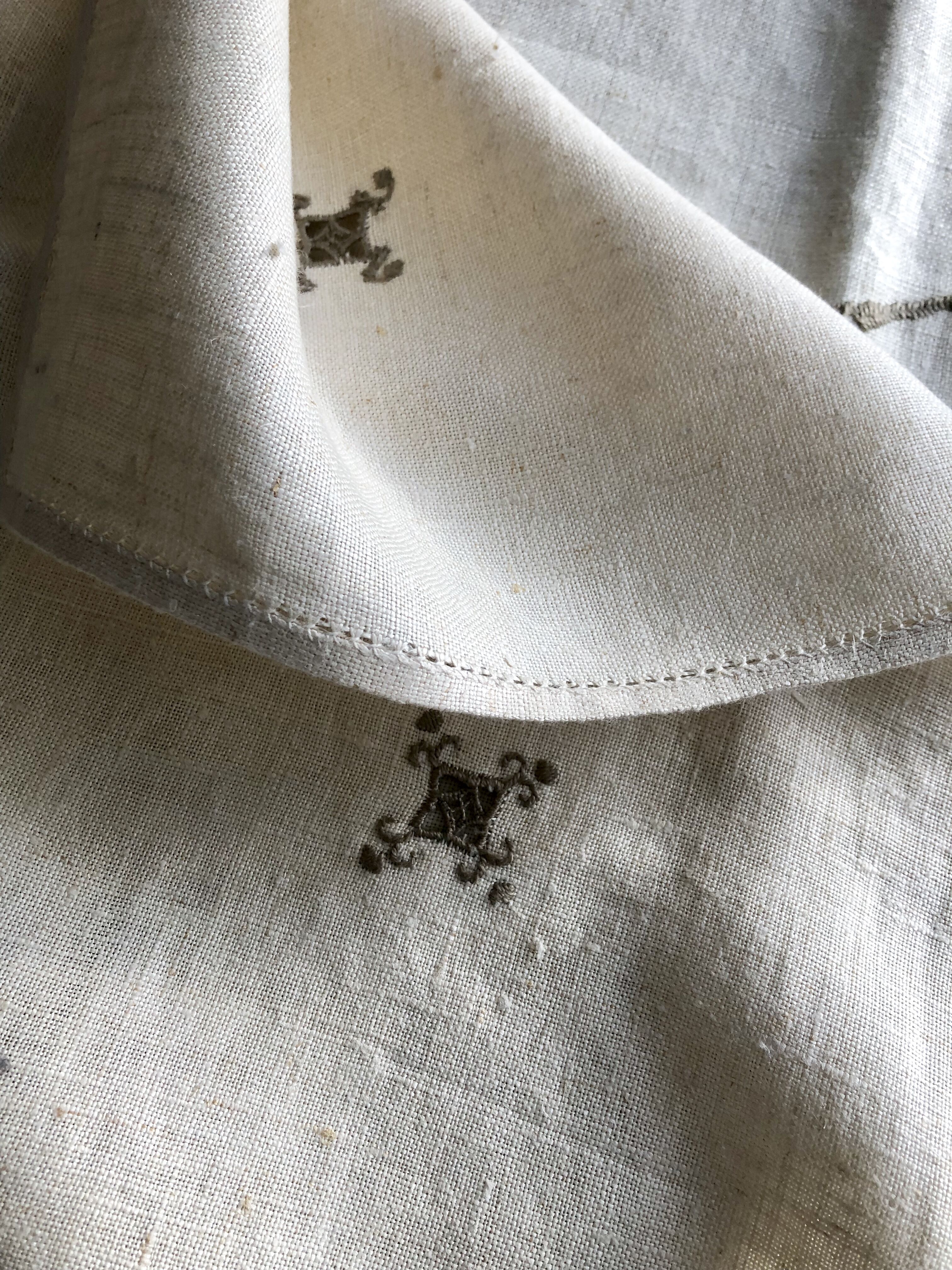 ★貴重な1点もの★ブルガリア シルク糸 手刺繍 リネンテーブルクロス ○l-31/リネン製カットワーク刺繍のテーブルクロス | PISKEY