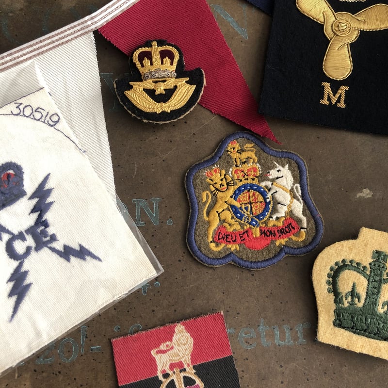 ○ab-141/英国王の王冠のエンブレム | PISKEY -イギリスのふるいもの