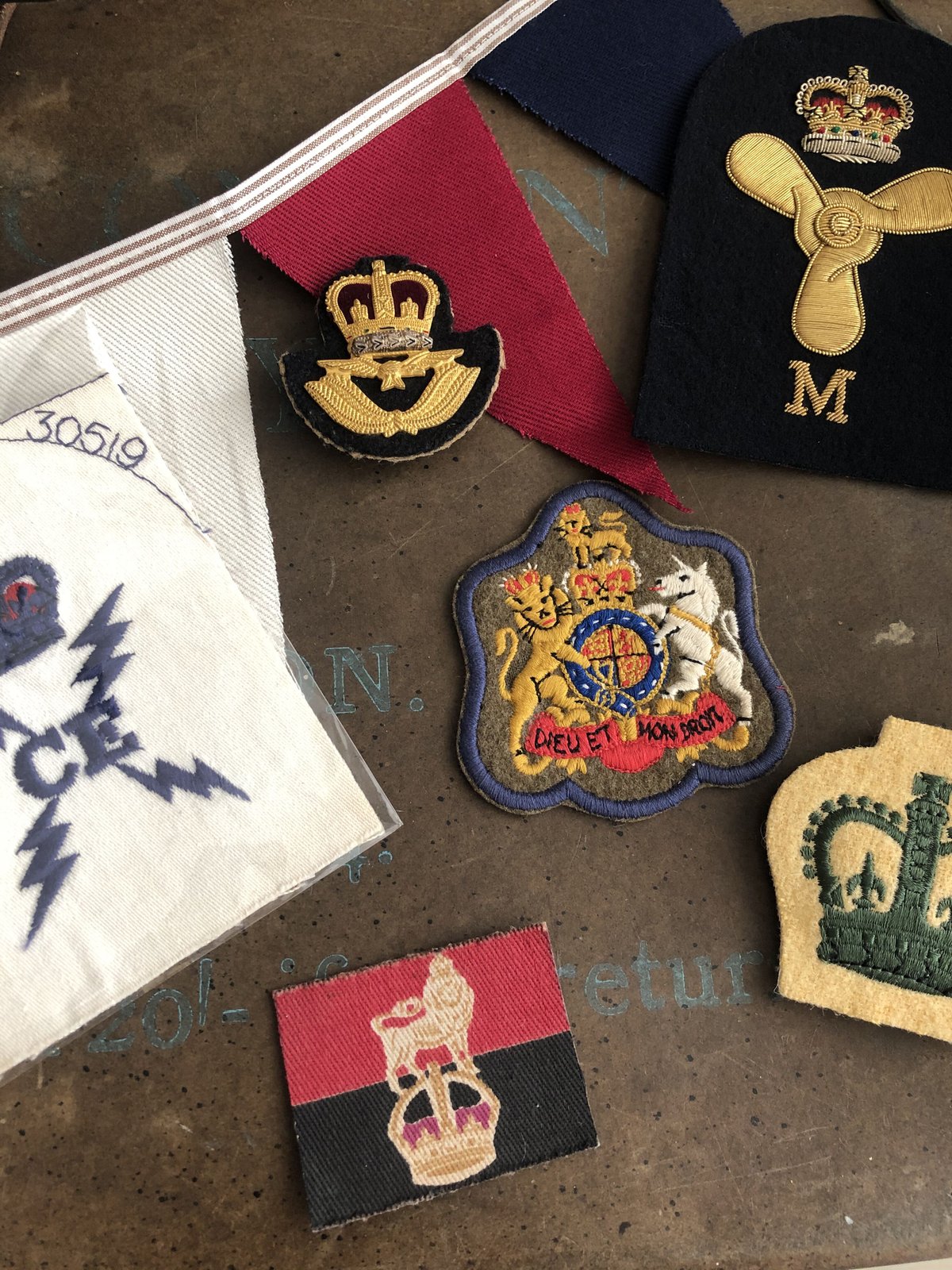 UK ヴィンテージ カフリンクス イギリス王立陸軍サービス隊 エンブレム 美品 UK ヴィンテージ カフリンクス イギリス王立陸軍サービス隊