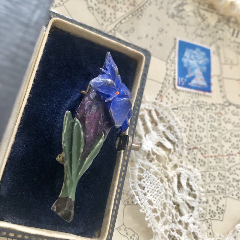 ○ab-26/手彫りのリンドウのブローチ | PISKEY -イギリスのふるいもの