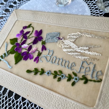 ●pg-60/1918年サイン入り 刺繍製すみれと小鳥、勿忘草のポストカード