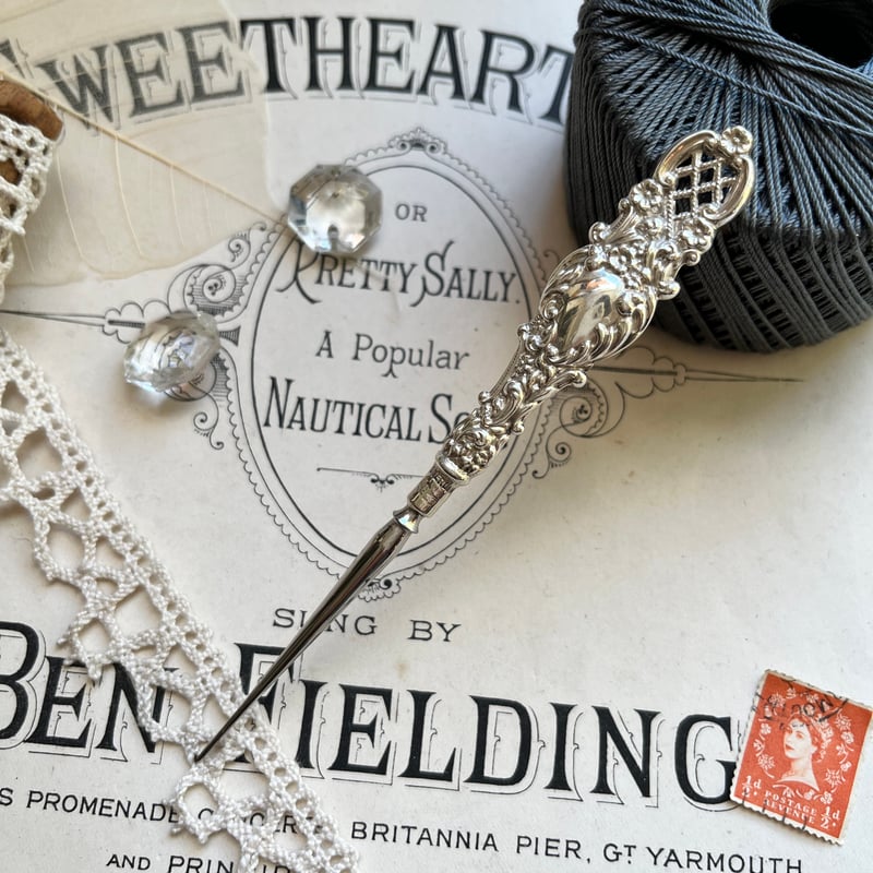 英国】 ビクトリアンのサーバー ペア 獅子のエングレイブ 豪奢