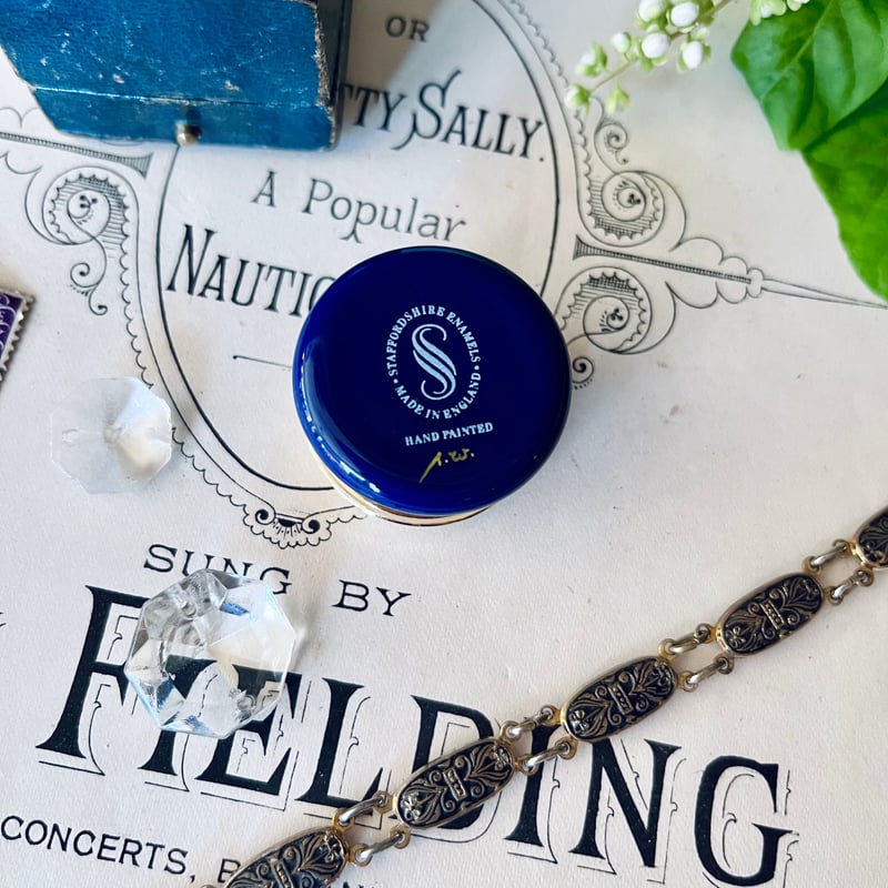 ⬇️【希少】アンティーク エナメル手書き　ボタン ⬇️【希少】アンティーク エナメル手書き ボタン