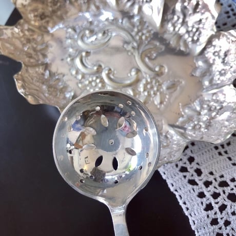 ●s-33/シルバープレート製お花のティーストレイナー