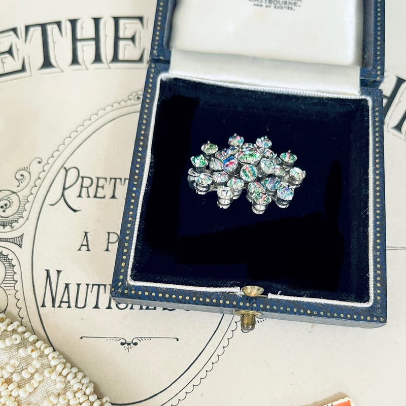 アイリスガラスのブローチ 1930-40年代 アイリスガラス 花ブローチ（Iris Glass Brooch