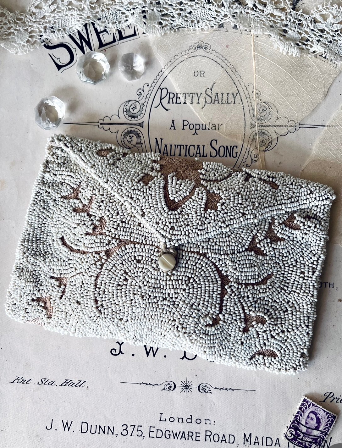 確認用 ＊ビーズ刺繍＊ レース編みのミニチュアバッグ ○s-96/マイクロビーズと刺繍のミニバッグ | PISKEY -イギリスの