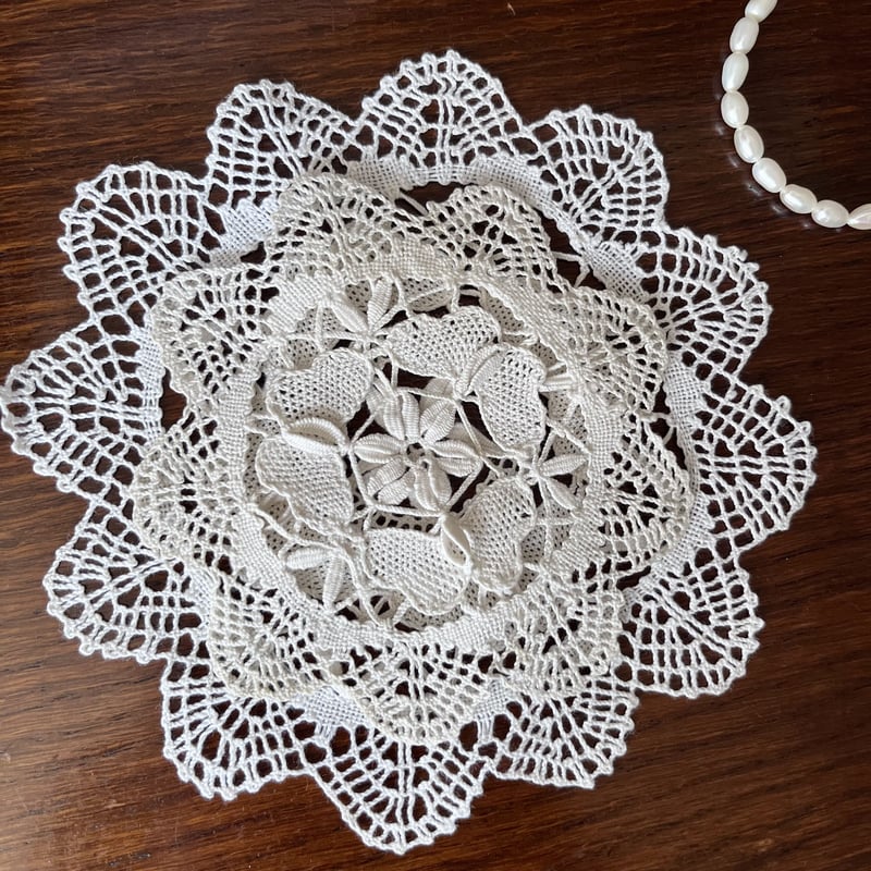 アンティークイタリア購入 ボビンレース編み リーフ＆フラワー ホール技法ドイリー アンティークイタリア購入 ボビンレース編み リーフ＆フラワー