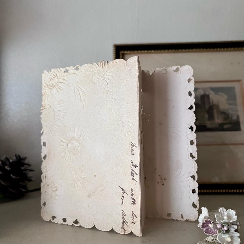 ○pg-60/ダイカット＆エンボス 花とクロスのグリーティング