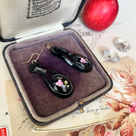 ●ab-541/ジェット&エナメル製 のヴィクトリアンピアス