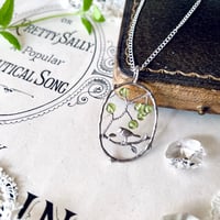 ●ab-374/シルバー&ペリドット 小鳥と果実のペンダントトップ