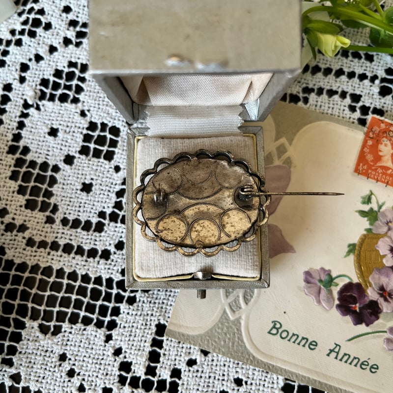 ○ab-458/プチポワン すみれの刺繍のブローチ | PISKEY -イギリスの