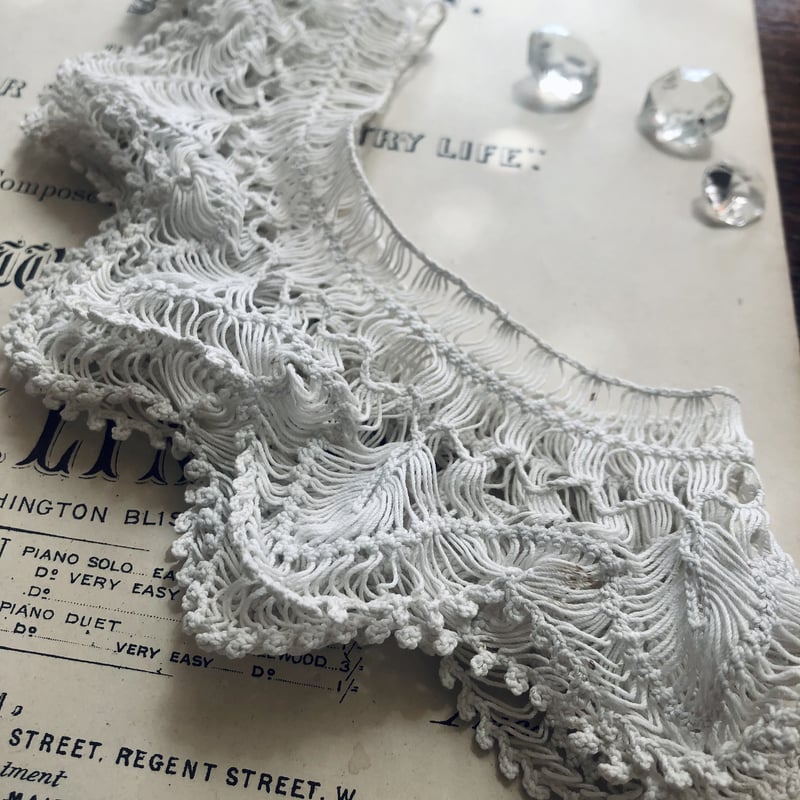 レース編み ４枚　アンティーク　ロンドン　蚤の市　ボートフェロー　ハンドメイド ○ⅼ－49/手編みのラウンド型ヘアピンレース | PISKEY -イギリス