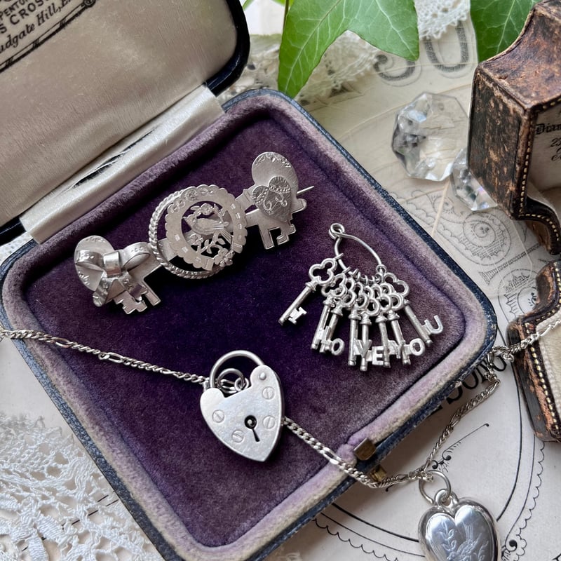 ○ab-328/シルバー製 鍵束の「I LOVE YOU」のペンダントトップ