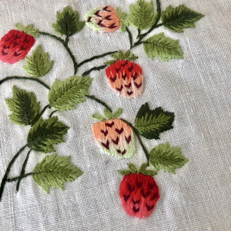 ●ｌ-53/いちごの手刺繍のリネン/ブレッドウォーマー
