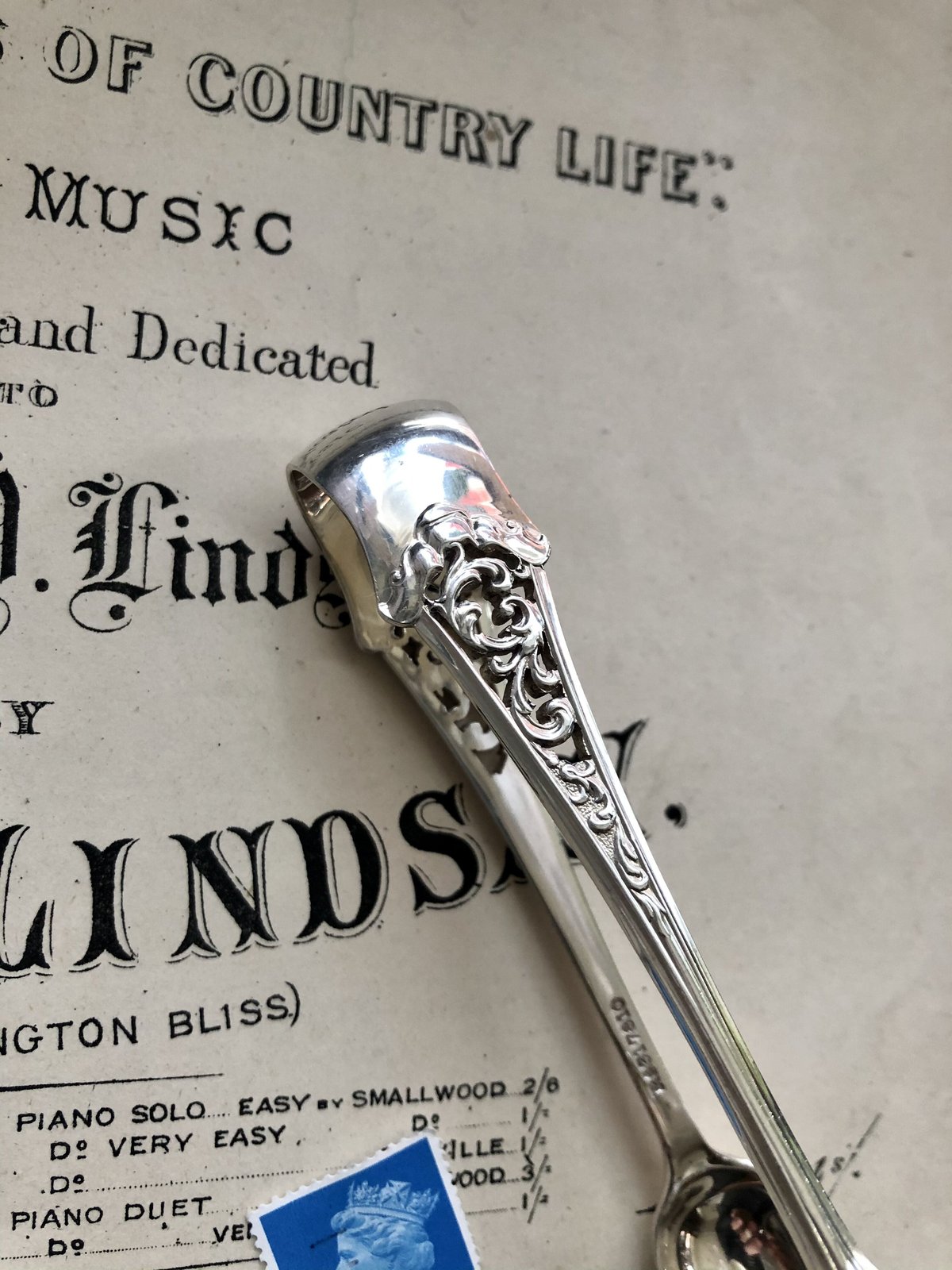 イギリス純銀シュガートングピアス（透かし）入り1780年頃