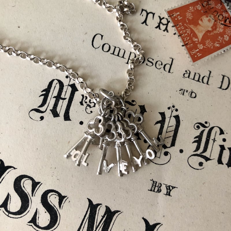 ○ac-2/鍵束の「I LOVE YOU」のシルバーチャーム | PISKEY -イギリスの