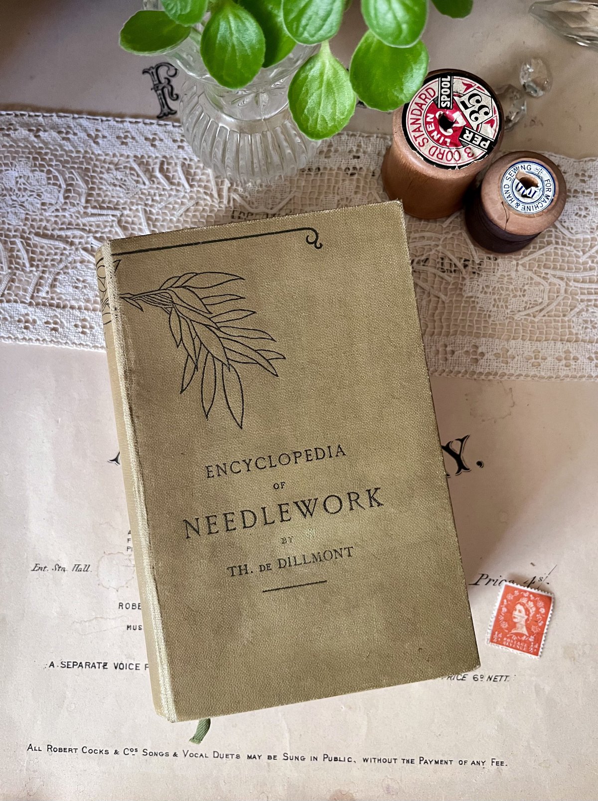 encyclopedia of embroidery 刺繍の百科事典 encyclopedia of embroidery 刺繍の百科事典