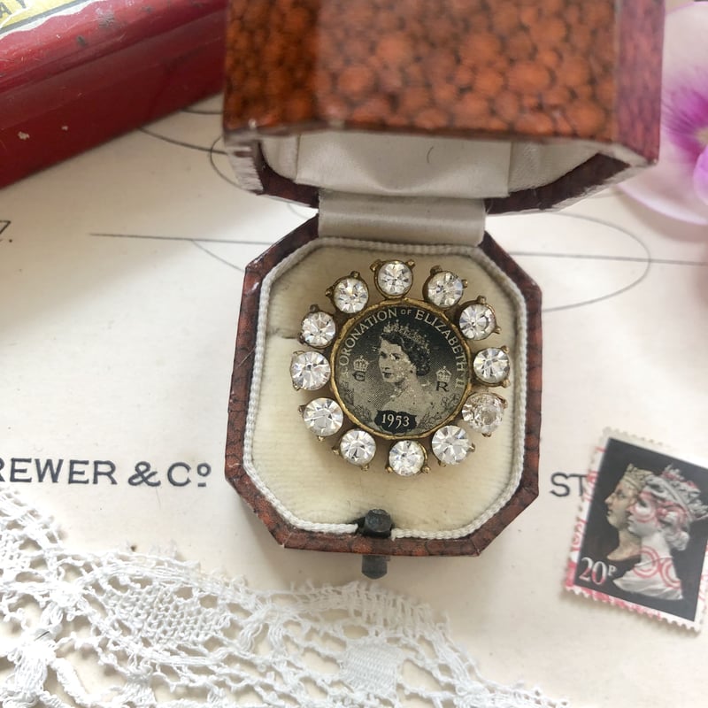 ○r-5/1953年エリザベス女王戴冠記念 ブローチ | PISKEY